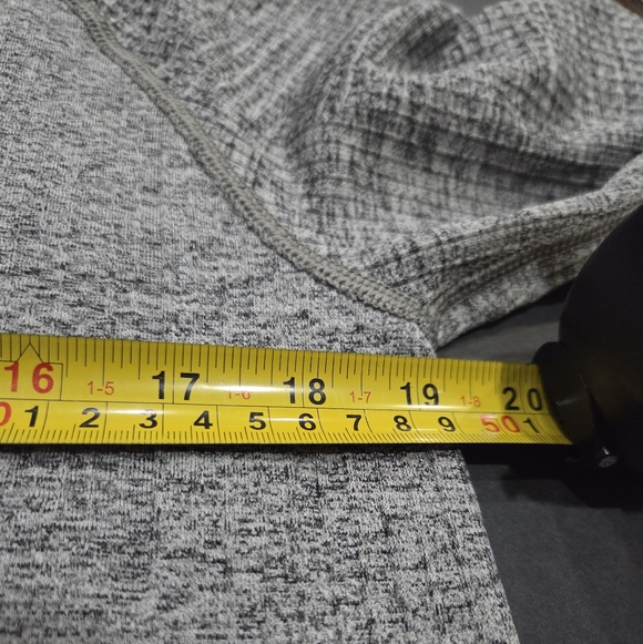 Lululemon Men's Gray Engineered Warmth Long Sleeve Crew Neck  Sz.S - Picture 6 of 9